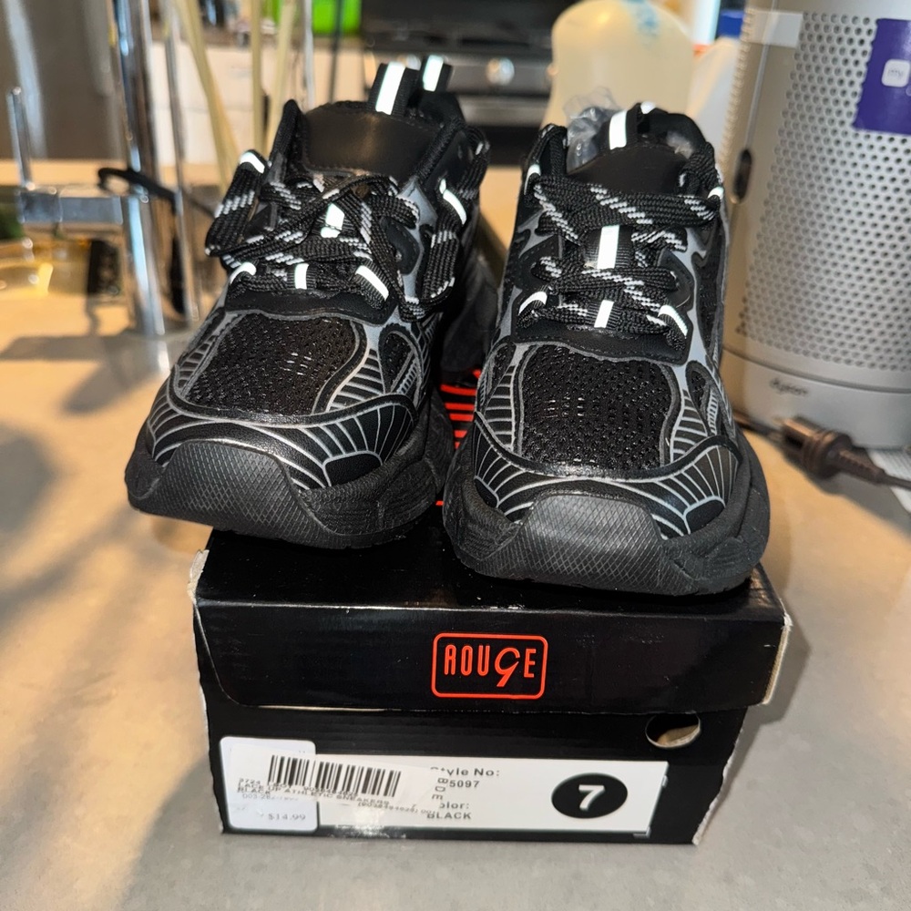 Rouge Black Sneakers